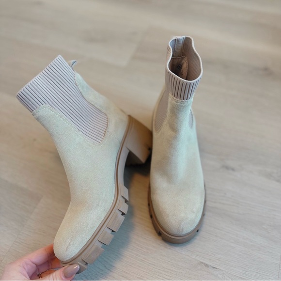 Steve Madden Chelsea Boot size 8 - Picture 6 of 7